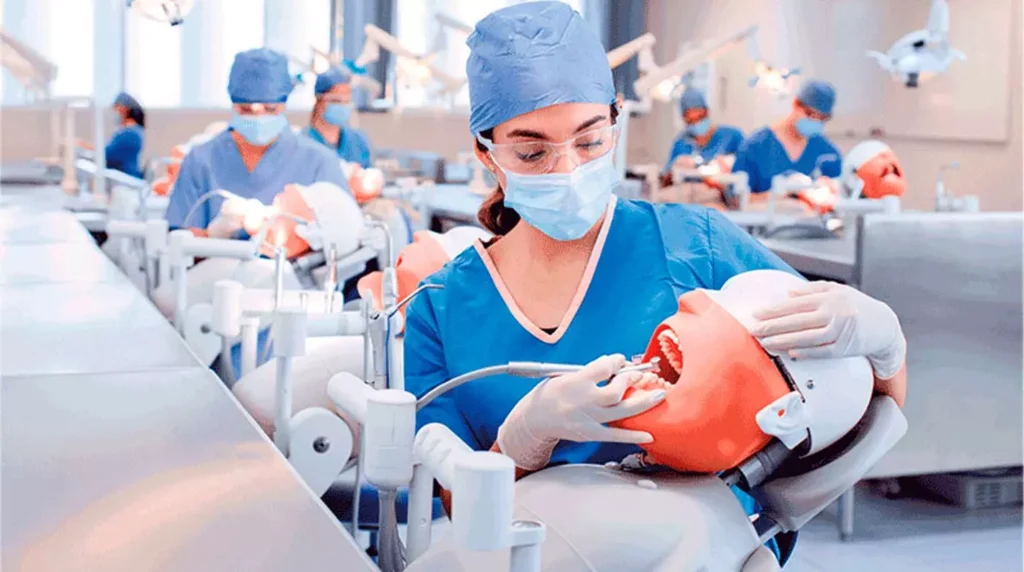 odontologia-estudiantes-1421x794